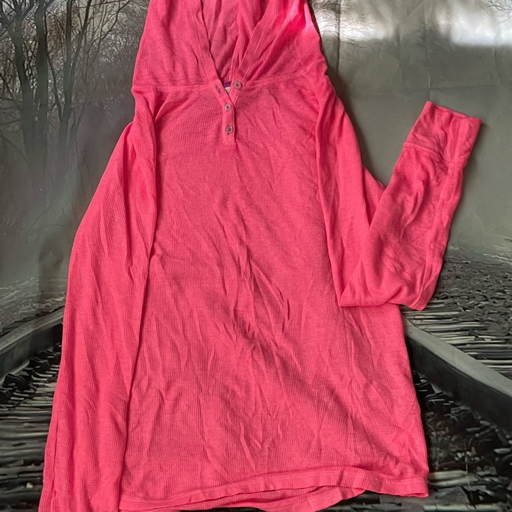 Bright pink thermal top